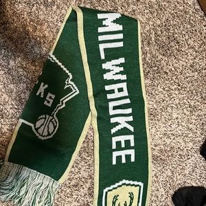 Milwaukee bucks scarf